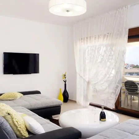 In With Sea View, Terrace, Air Conditioning, Wi-fi