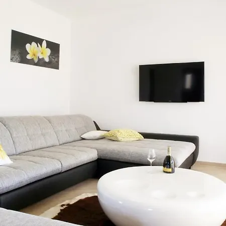 In With Sea View, Terrace, Air Conditioning, Wi-fi Appartamento