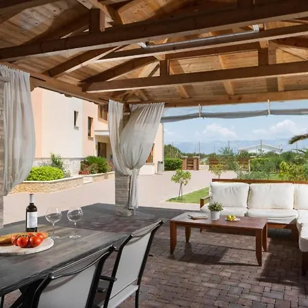 In With Sea View, Terrace, Air Conditioning, Wi-fi Appartamento